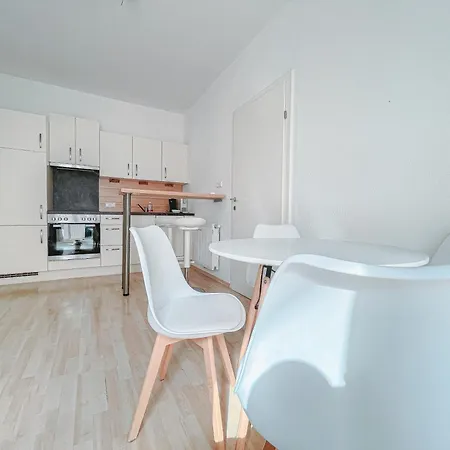 Contactless Self-check-in - Studio, 5 Minutes To Center Apartment *