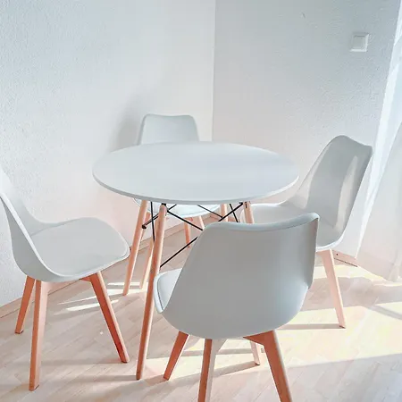 Apartment Contactless Self-check-in - Studio, 5 Minutes To Center *